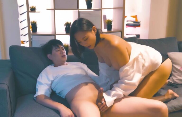 Chị gái dâm đãng khát tình gạ tình cậu sinh viên trẻ khoai to