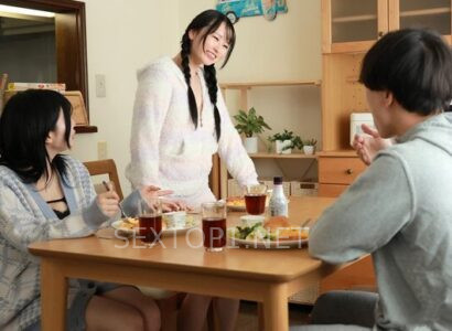 Thanh niên số hưởng đến nhà bạn gái chơi bị em gái cô ấy dâm gấp đôi chị gạ địt